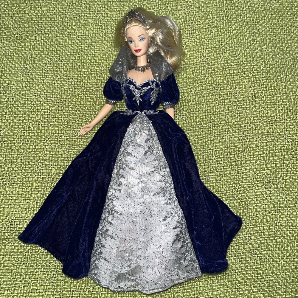 Millennium Princess Barbie‎ 2000 Doll Keepsake Blue Silver Dress